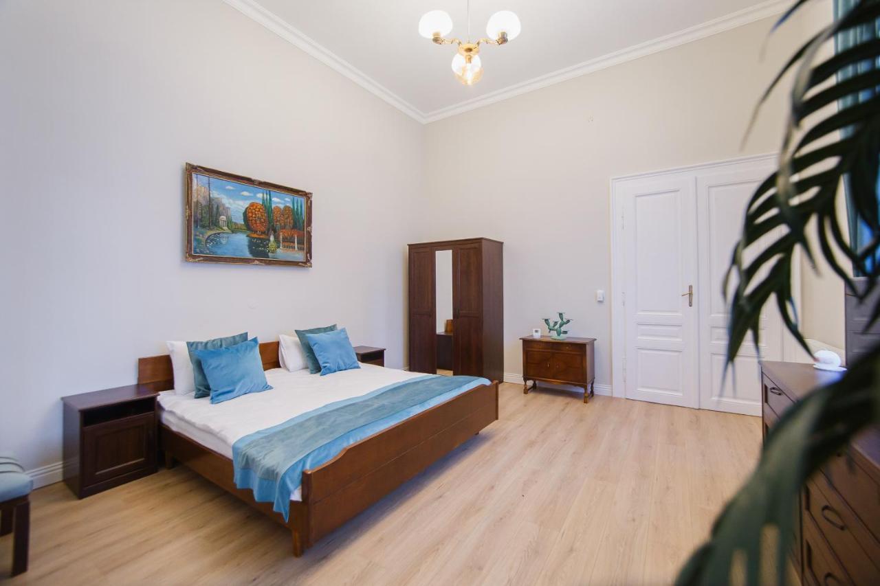 Retro City Center Home Oradea Eksteriør billede
